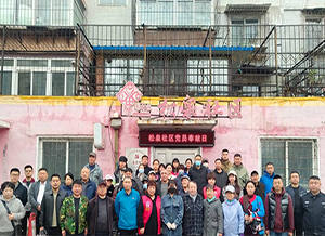 沈陽萬益集團黨員參加社區(qū)奉獻日活動